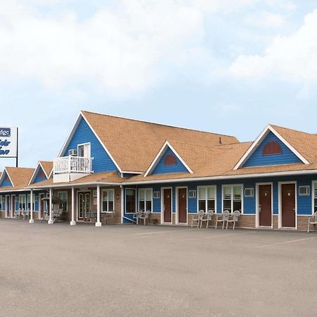 Travelodge By Wyndham Fredericton Esterno foto