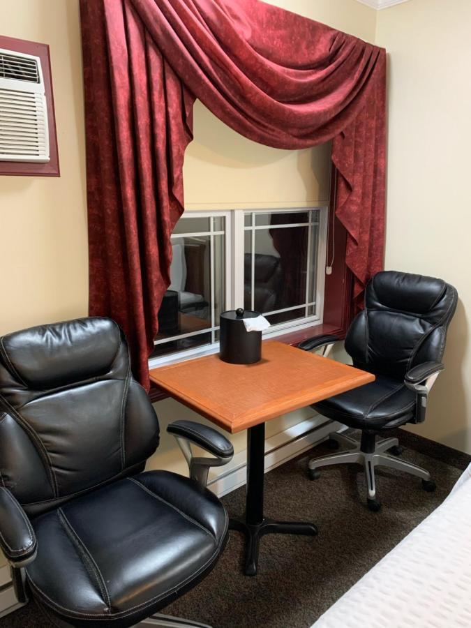 Travelodge By Wyndham Fredericton Esterno foto