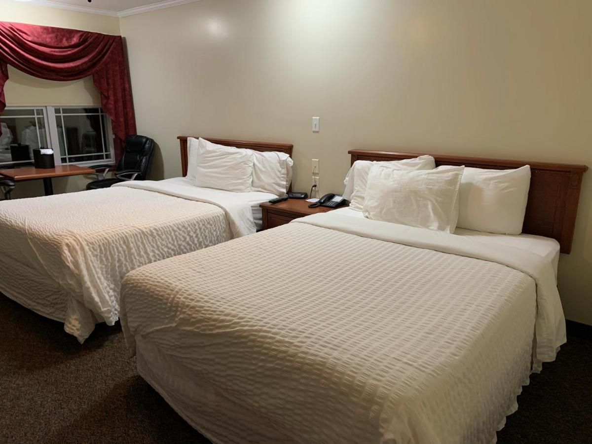 Travelodge By Wyndham Fredericton Esterno foto