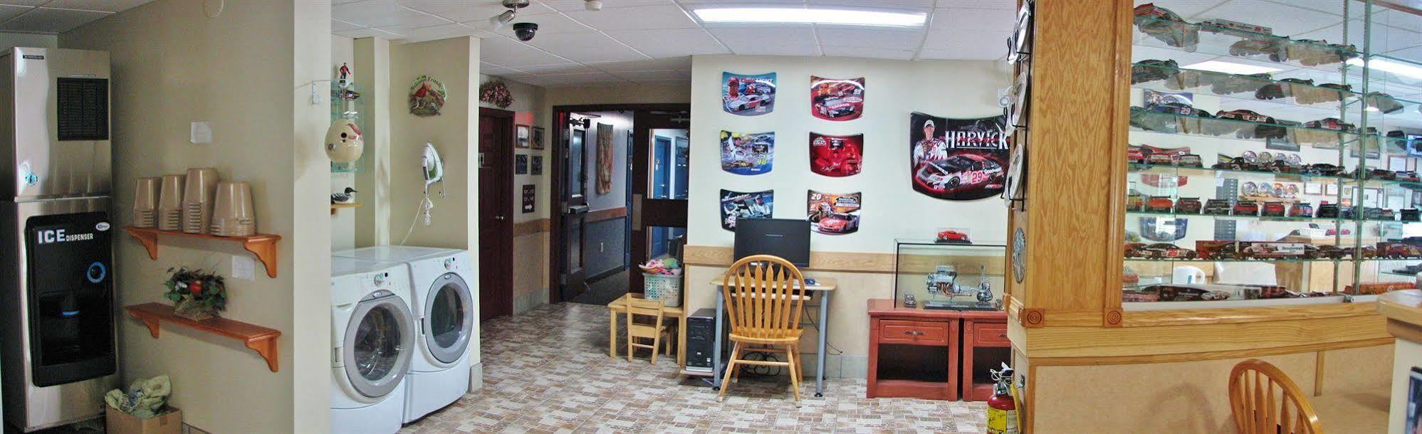 Travelodge By Wyndham Fredericton Esterno foto