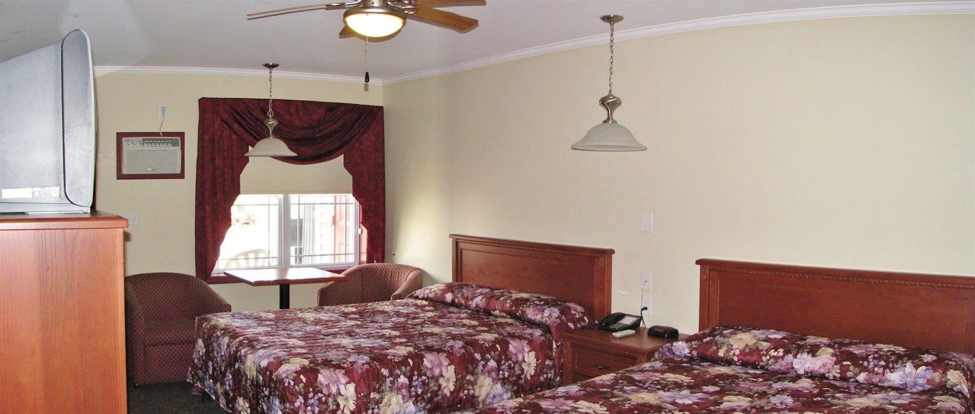 Travelodge By Wyndham Fredericton Esterno foto