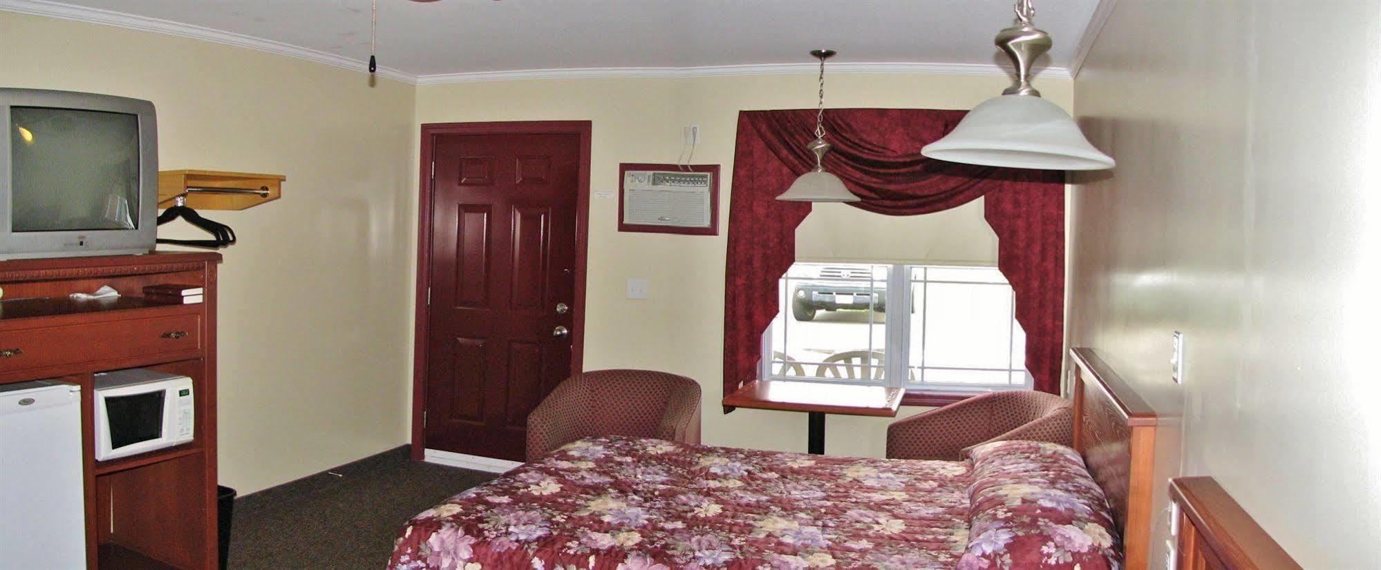 Travelodge By Wyndham Fredericton Esterno foto