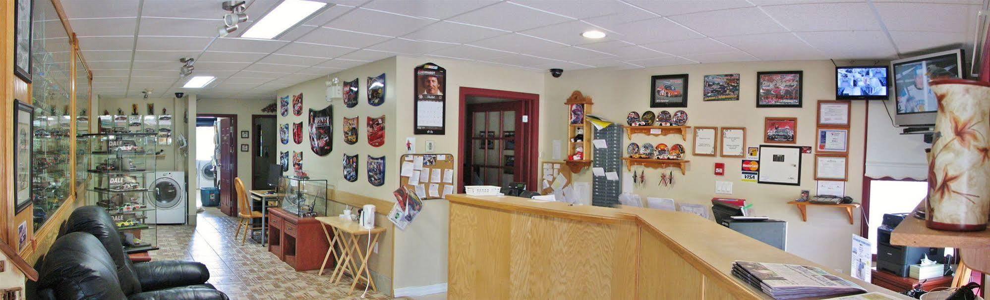 Travelodge By Wyndham Fredericton Esterno foto